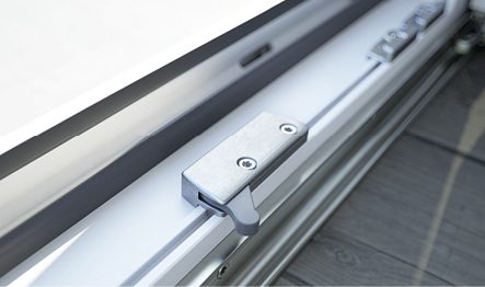 
Besonders anwenderfreundlich: die optional nachrüstbaren Anschlagdämpfer



