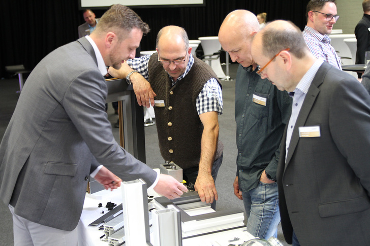 Die Reihe bot das komplette Portfolio an Produkten und Serviceleis-tungen von profine an 14 verschiedenen Themeninseln.