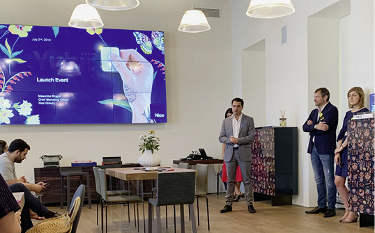 <p>
</p>

<p>
CMO Massimo Riggio stellte den internationalen Journalisten Yubii und die anderen Bausteine bei der Präsentation in Mailand ausführlich vor.
</p> - © Foto: Olaf Vögele

