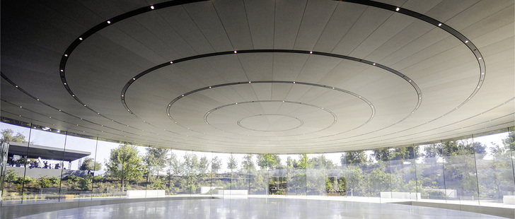 



Dieser Pavillon bei Apple in Cubertino (USA) trägt das größte Kohlefaserdach der Welt, Durchmesser 47 m.
