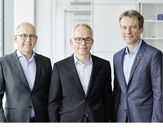 <p>
</p>

<p>
Der Kunststoffspezialist Ensinger wird jetzt von drei Geschäftsführern geleitet: Klaus Ensinger (links), Dr. Roland Reber (Mitte) und Dr. Oliver Frey (rechts)
</p> - © Foto: Ensinger GmbH

