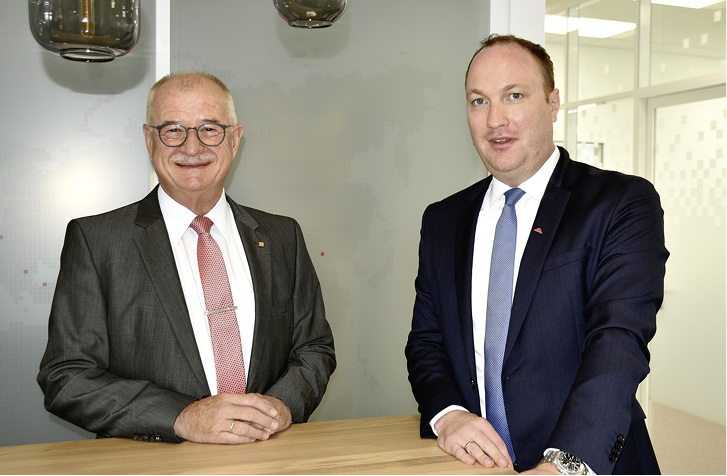 
„Das Konzept stimmt, der Markt stimmt, die bisherige Resonanz stimmt“: Dr. Eckhard Keill (l.) ist vom RPS-Erfolg fest überzeugt. Der Alleinvorstand der Holdinggesellschaft hat keinen Zweifel daran, dass die von Dr. Christian Faden geleitete jüngste Division in Zukunft einen „noch positiveren Beitrag zum ganzen Gruppenergebnis leistet“. 



