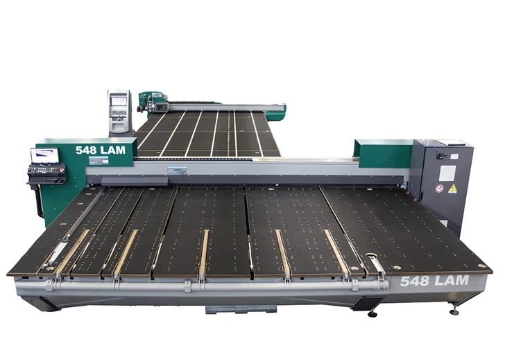 
Im VSG-Bereich konnte die Holpp-Gruppe die Zykluszeiten um 30 % verbessern. Der VSG-Schneidtisch 548 LAM von Bottero hat daran einen entscheidenden Anteil.



