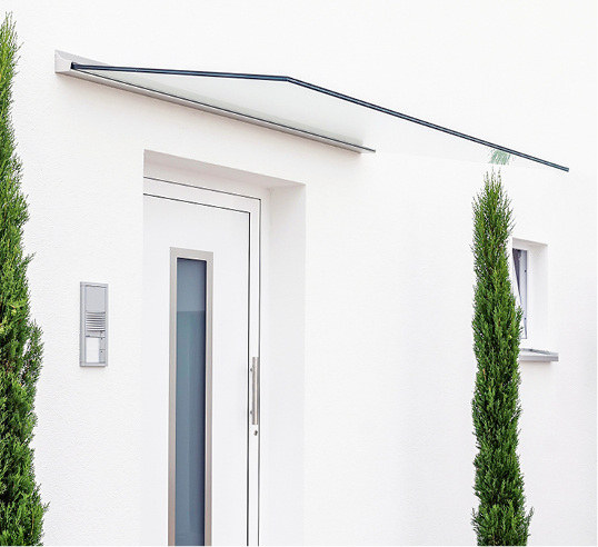 



Das elegante Glasvordach Canopy cloud ist „Made in Germany“ und wird ohne sichtbare Konstruktionsbauteile nur von einem schmalen Profil gehalten.
