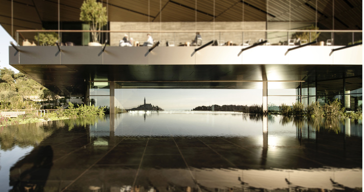 
Das gläserne Herzstück des Ballsaals im Grand Park Hotel Rovinj ist ein 3,2 × 15 m großes Isolierglas von sedak.



