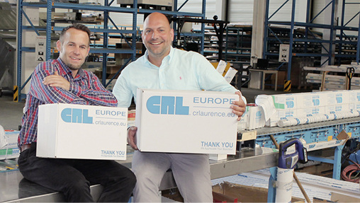 <p>
</p>

<p>
GF Dominik Hinzen (r.) und Niederlassungsleiter Harald Brinkmann freuen sich über die günstige Frachtkostenpauschale, von der alle deutschen Kunden jetzt profitieren.
</p> - © Foto: C.R. Laurence of Europe GmbH


