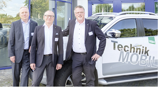 



Die „neue“ VBH präsentierte sich in Räumen der Akademie in Recklinghausen (v. l.): Bernd Pörsch, Verkaufsleiter Großkunden; Ulf Loesenbeck, Geschäftsführer der VBH Deutschland GmbH und Udo Walterscheid, Leiter Technischer Vertrieb 
