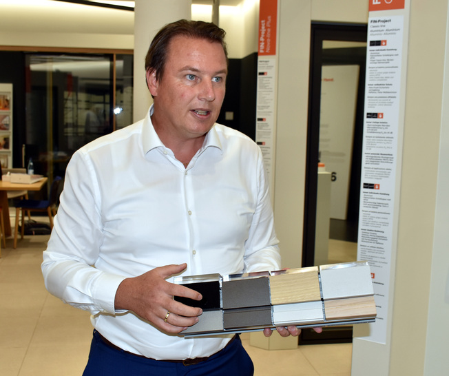 Joachim Oberrauch im Gespräch mit der GLASWELT: “Wir glauben an den Kunststoffkern und auch an das verklebte Glas im Flügelrahmen.“