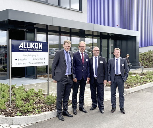 



Teamarbeit ist bei Alukon angesagt. v. l. Werksleiter Rafael Sussani, Geschäftsführer Klaus Braun, Leiter Produktmanagement und Marketing Alexander Winkler, Vertriebsleiter Thomas Burghardt 
