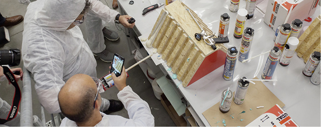 



Alle PU-Neuheiten und PU-Schäume aus dem bisherigen Programm dürfen von den Journalisten ausprobiert und miteinander verglichen werden.
