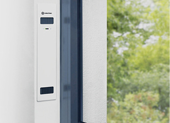 



Der Ventra sorgt für frische Luft und wird verdeckt in der Fensterleibung eingebaut.
