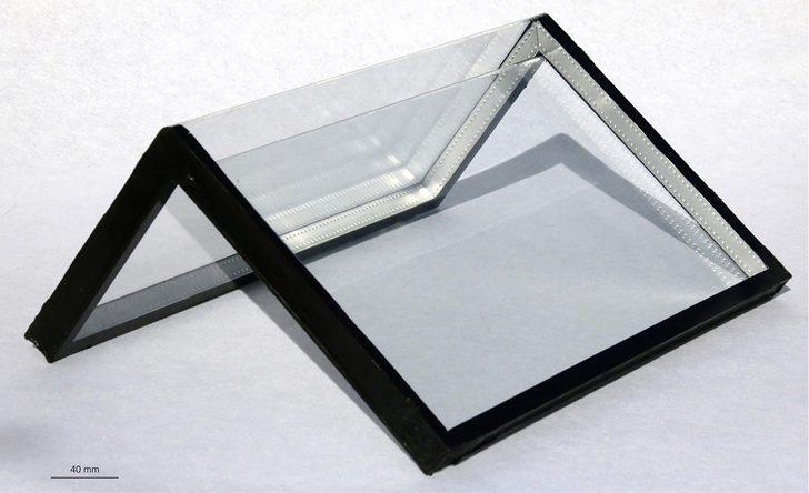 <p>
</p>

<p>
Isolierglas mit Knick: Scharf gebogenes ISO ist keine Zukunftsmusik mehr. Hier der Prototyp einer Isolierglasscheibe mit 3 mm dicken Basisgläsern.
</p> - © Foto: Fraunhofer IWM

