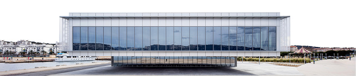 



Mit hochselektiven Schichten, wie mit Stopray Ultra, lassen sich Gebäude ausstatten, die effektiven Sonnenschutz und gleichzeitig ein Maximum an natürlichem Tageslicht benötigen, wie hier das Casino JOA in La Seyne-Sur-Mer, Frankreich.
