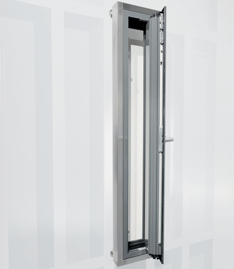 Für die populärste Öffnungsart Drehen gelang es Roto, Sonderbandseiten auf der Basis des “Roto AL Designo“ in ihrem Verfahrweg und Öffnungswinkel so zu begrenzen, dass die Lüftungsklappe quasi über einen integrierten Öffnungsbegrenzer verfügt.