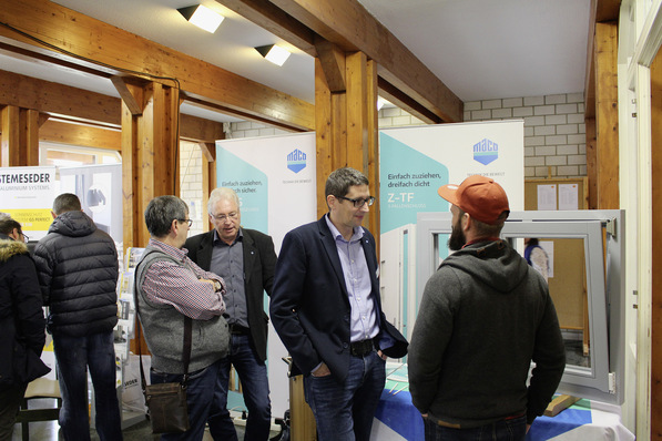 Blick in die umfangreiche Ausstellung der Hessischen Fenstertage in Bad Wildungen, an der sich 34 Unternehmen aus der Fensterbranche beteiligten.