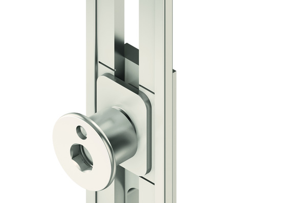 Mit dem neuen V-Zapfen fließt im 1. Quartal 2020 ein weiteres Modul in die NX-Beschlagserie ein. Damit steht ein nochmals vergrößerter Falzlufttoleranzbereich auf der Pluspunkt-Liste. Er erfordere weniger Ein- bzw. Nachstellungen und begünstige damit eine schnelle Montage.