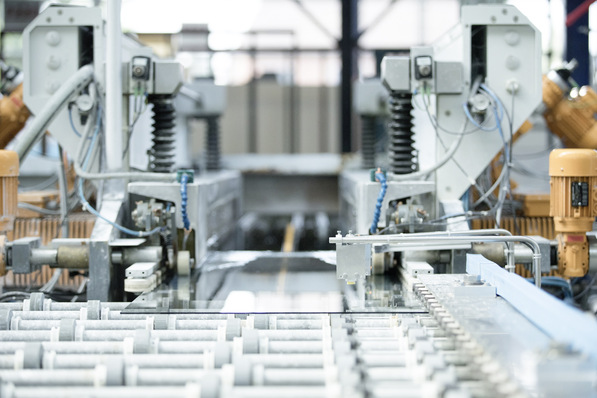 Im neuen Frerichs Glas-Logistikzentrum in Nauen vor den Toren Berlins ist das vollständige Produktportfolio auf einer Lagerfläche von über 500 m² vorrätig.