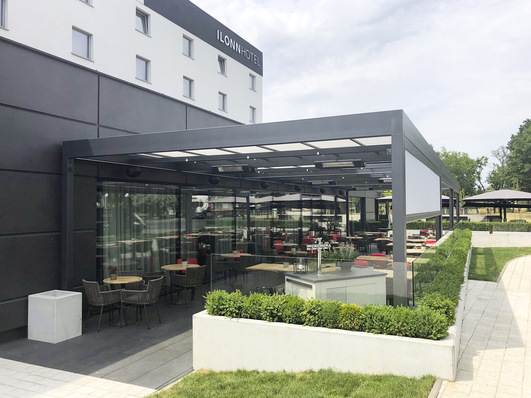 Das Markisendach „markilux markant“ ist laut Hersteller bereits gut im Markt nachgefragt. Fach- und Endkunden habe man schnell von den Vorzügen des neuen Produktes überzeugen können. 