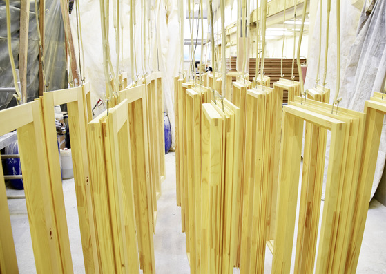 Bei Müller Holzfensterbau entstehen Holz- und Holz-Aluminium-Fenster in höchster Qualität. Die Profiltiefen von IV68 bis IV120 werden nach Kunden-Anforderungen gefertigt.