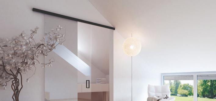 Mit der neuen Eku Porta „Black Edition“ erweitert der Schweizer Beschlaganbieter sein Programm für Türen aus Holz und Glas bis zu 100 kg.