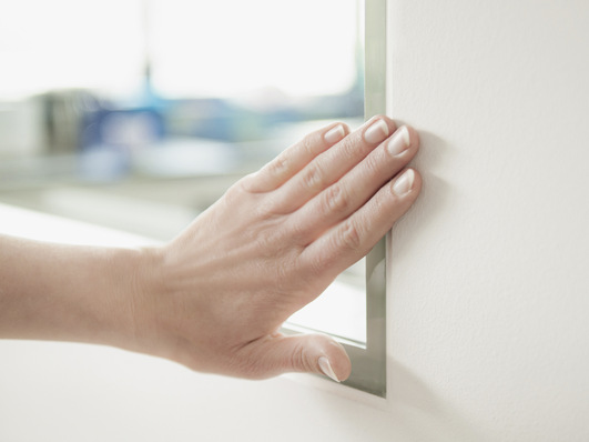 Das flächenbündiges Glassystem für den Trockenbau von Glastec Rosenheim wird im Format 2000 × 800 mm auf dem Sanco Stand unter dem Produktnamen Sanco Planline TB den Fachbesuchern präsentiert.