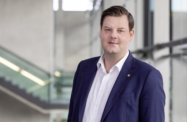 Sebastian Schmid ist Abteilungsleiter der Technologiemessen bei der Messe Stuttgart, und seit über 10 Jahren verantwortlich für die R+T. Er sorgt maßgeblich für die strategische Weiterentwicklung seiner Messethemen im In- und Ausland