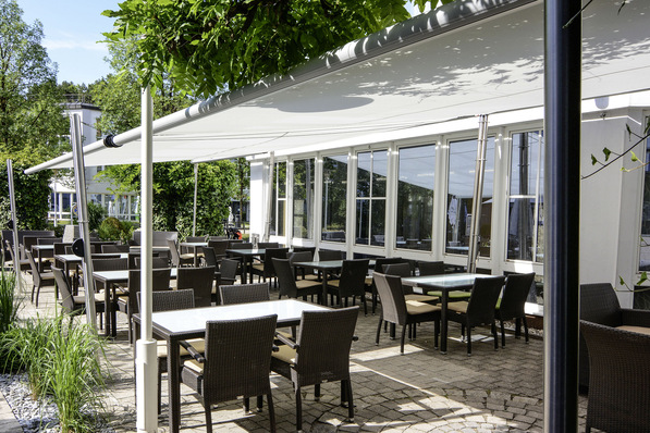 Mit der einfachen Konstruktion können Terrassen großflächig überdacht werden.