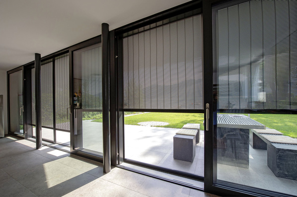 Der Sicherheitsrollladen Si-Roll kann mit seinem kleinen Wickeldurchmesser innen oder außen montiert werden.