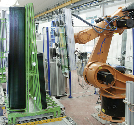 Eine effiziente Gestellbeladung für den Versand lässt sich mit dem A+W Rack Optimizer realisieren. Hier erfolgt dies via Roboter.