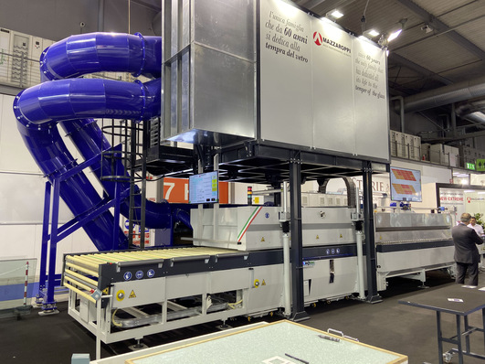 Kompakte ESG-Anlage: Der TP New Extreme Ofen von Mazzaroppi ist nur 12 m lang und lässt sich in 30 Minuten auf 680 °C hochfahren. Der Strombedarf liegt bei 100 kW.