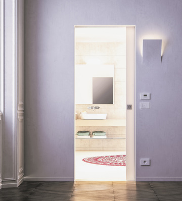 Hier eine Schiebetür Syntesis Luce von Eclisse in der zargenlosen Ausführung. Mit dem patentierten Luce-System lassen sich seitlich des Türelements leicht Steckdosen,  Lichtschalter und die Beleuchtung einbauen.