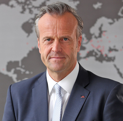 Die Roto Frank Fenster- und Türtechnologie (FTT) nimmt nicht an der „BAU“ 2021 teil. Marcus Sander, der Vorsitzende der Geschäftsführung, begründet die Absage vor allem mit der derzeit nach wie vor nicht absehbaren weiteren Entwicklung des Corona-Pandemieverlaufes 