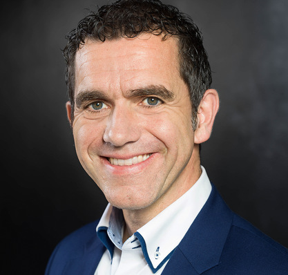 Armin Leinen ist Experte für gelebte Kundenbegeisterung im Handwerk und insbesondere für den Ausbau der Kunden-Marke und Arbeitgeber-Marke im Verkauf und der Montage von Bauelementen und Sonnenschutz. Er gibt seine langjährigen praktischen Erfahrungen anhand erfolgreicher Referenzunternehmen in Impulsvorträgen auf Händler- oder Fachtagungen sowie in Schulungen für Händler und Handwerksbetrieben authentisch, motivierend und vor allem umsetzbar weiter. Weitere Infos und zahlreiche Referenzen unter www.arminleinen.com.