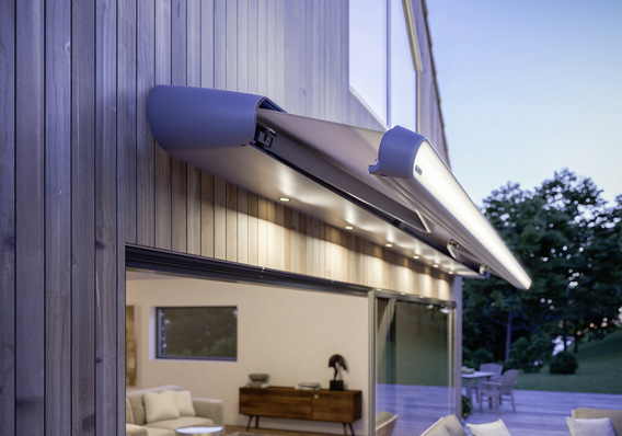 Die MX-1 compact bietet eine weitere Lichtoption. LED-Spots an der Kassette, die unten am Korpus angebracht sind, unterstreichen die futuristische Formensprache der Markise und ergänzen die bisherige optionale Beleuchtung durch ein weiteres Akzentlicht.