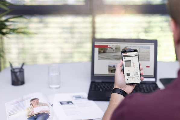 Der Startbildschirm lässt sich einfach personalisieren, so dass er die Favoriten des Nutzers und beispielsweise die aktuellen Informationen der WMS Wetterstation abbildet.