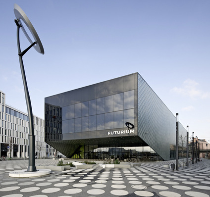 Das Futurium in Berlin ist ein sehr spezieller Entwurf. Das gilt auch für die eingesetzten Bauelemente und Bauteile. Bei den Beschlägen kommen Systeme von FSB zum Einsatz. 
