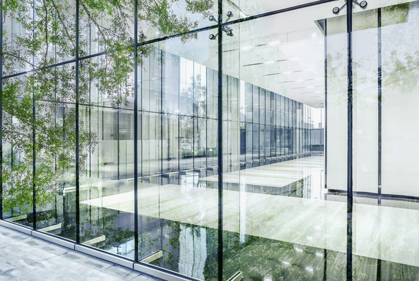 Das Stratobel Sicherheitsglas und das Stratophone Schallschutzglas von AGC Interpane wurde jetzt erfolgreich mit „Cradle to Cradle Silver“ zertifiziert.