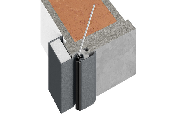 Seit Juli 2020 bietet Schörghuber im Schnellschuss-Programm eine Stahleckzarge an, die direkt auf der vorhandenen Stahlzarge befestigt wird. Das ist gerade für Sanierungen bei laufendem Betrieb interessant.