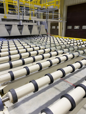 Das Ziehen des ersten Glasbands markierte offiziell den Start der neuen Float-Produktion von Guardian Glass im polnischen  Czestoch­owa.