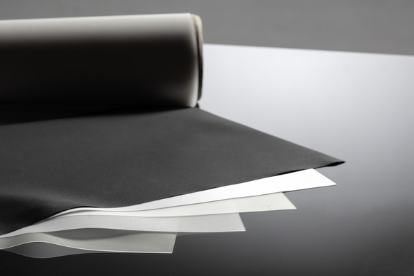 Made in Italy“: Seine Strato-Folien hat Satinal zusammen mit Ofenanbieter TK hinsichtlich der Laminierzyklen mit spezifischen Temperaturen optimiert.