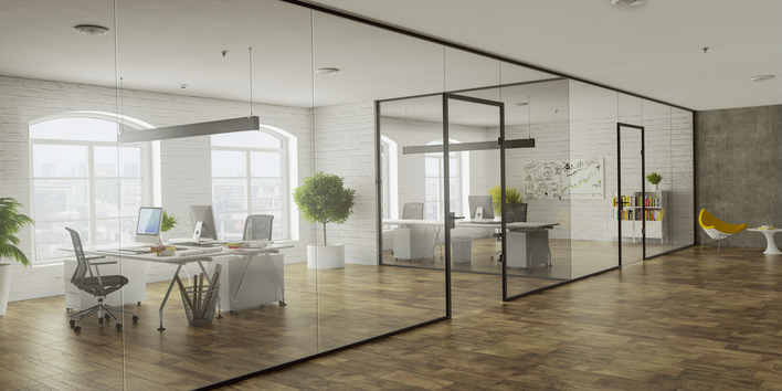 Transparente Räume mit Akzenten: Die minimalen Profile des Glastrennwandsystems FrameTec Select 2.0 von Bohle sind jetzt auch in mattem Schwarz erhältlich. 