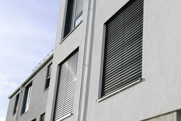 Effizientere Produktionszeiten ermöglichen schnellere Lieferzeiten. Gepaart mit kontollier­baren Lieferzeiten ermöglicht dies eine hohe Planungssicherheit. Bei den ­Forsa-Raffstoren sind dies bedeutende Vorzüge.