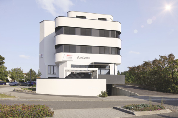 Auch bei der Außen-Architektur in Stuttgart zeigen sich die Produkte des Sonnenlichtmanagers.