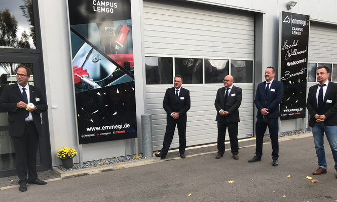 Thomas Fischer (li.) mit seinem Service-und Vertriebs-Team des Campus Lemgo