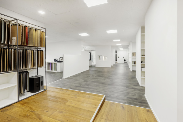 Bei der Verwendung der Bodenbeläge sind wesentliche Eigenschaften zu berücksichtigen: Optik, Reinigung, Nutzungsdauer, Preis, Kratzfestigkeit, Rutschfestigkeit, Aufbauhöhe, Gemütlichkeit, Haptik.