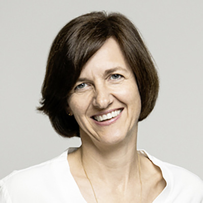 Claudia Max-Heine ist Geschäftsführerin der Range + Heine GmbH, einem Unternehmen aus Winnenden, das Anlagen für die Beschichtung von Holzelementen wie Türen und Fenster plant und installiert.