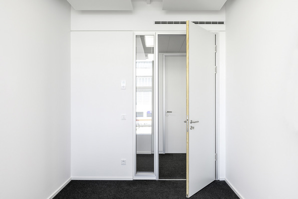 Hier die neue feco Aluminium-Türzarge mit Zargenspiegel 35/35 mm.