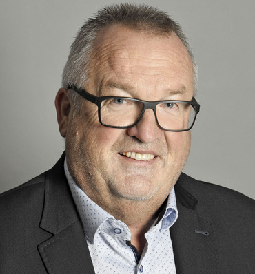 Bernd Georgi blickt auf eine langjährige Tätigkeit im Bereich von Verbund­elementen zurück und bringt Kompetenz im Bereich des Produktmanagements mit ein.