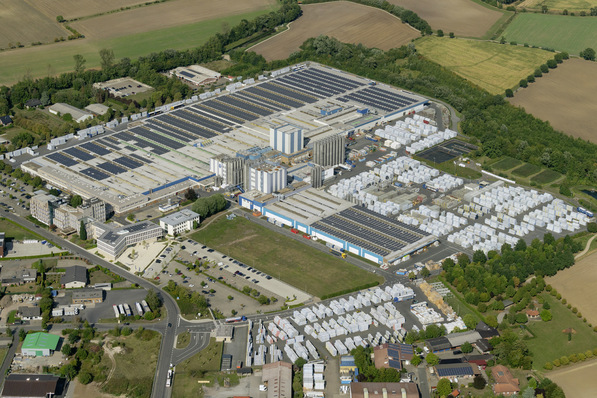 Weltweit die Nummer Eins im Bereich Kunststoff-Profilsysteme für Fenster und ­Türen: Die Veka AG ist an 40 Standorten auf vier Kontinenten vertreten, Hauptsitz und Kompetenzzentrum des Unternehmens liegen nach wie vor im westfälischen Sendenhorst.