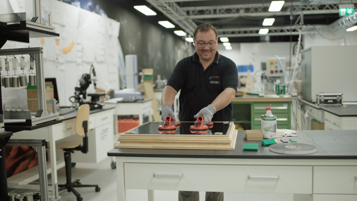 Lohmanns Klebelösung für Static Direct Glazing